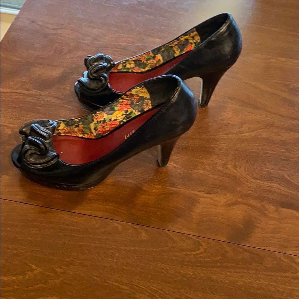 Heels - Picture 2 of 5